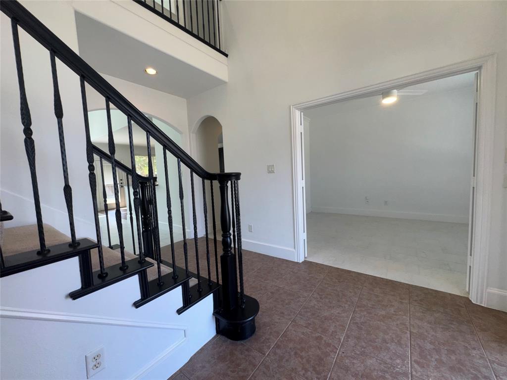 1913 Lawnview Drive Property Photo 3