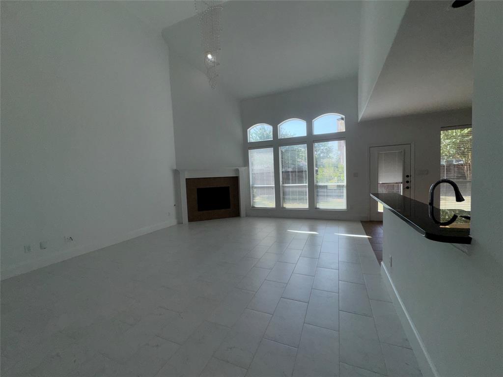 1913 Lawnview Drive Property Photo 4