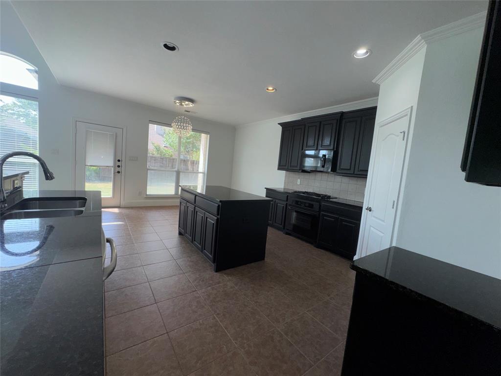 1913 Lawnview Drive Property Photo 7