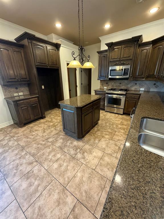 705 Saint Martins Lane Property Photo 4