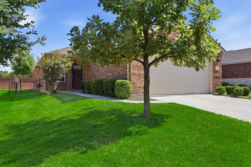 2090 Marsh Point Drive Property Photo 1