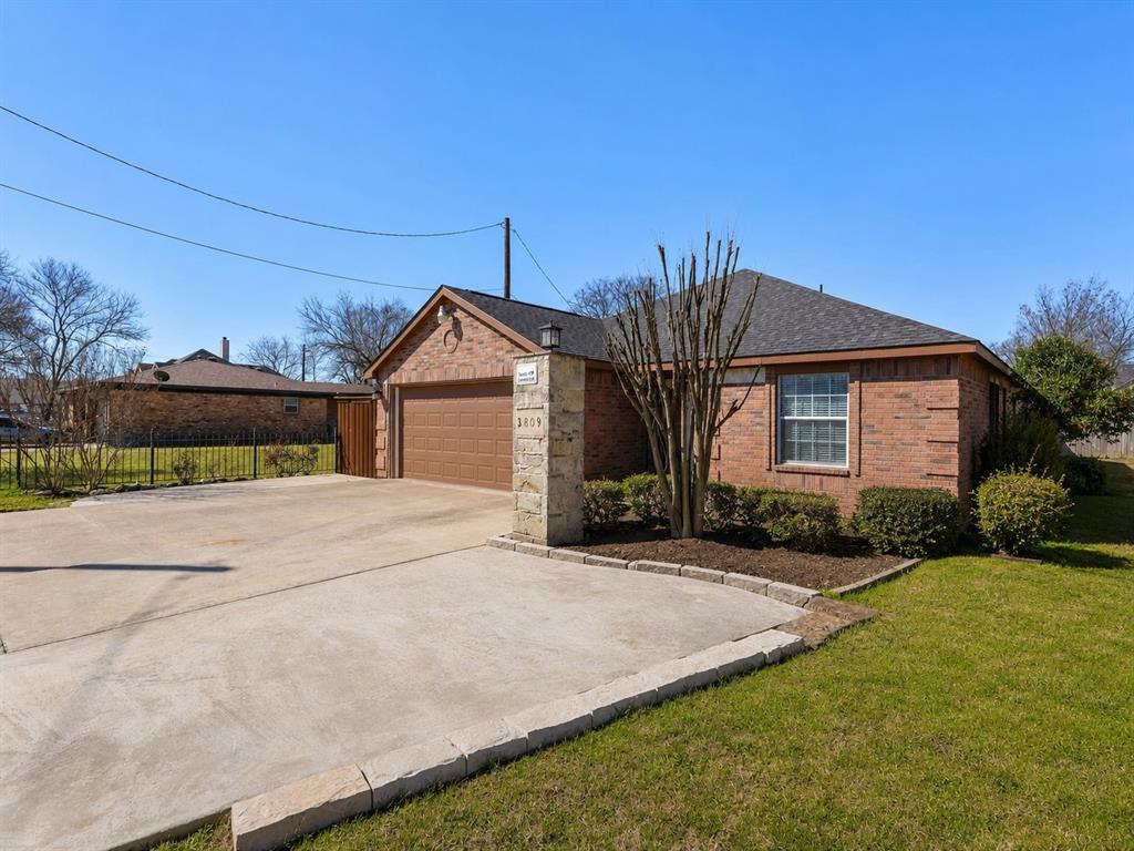 3809 S Peachtree Road Property Photo 2