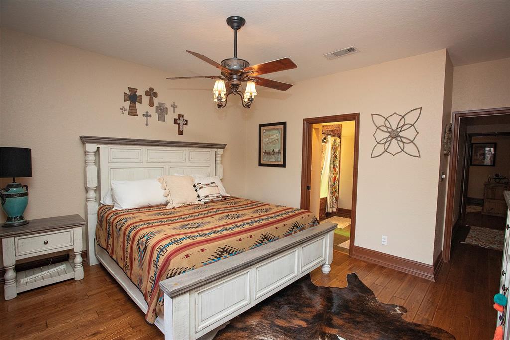 880 Cliffs Drive 2 Property Photo 11