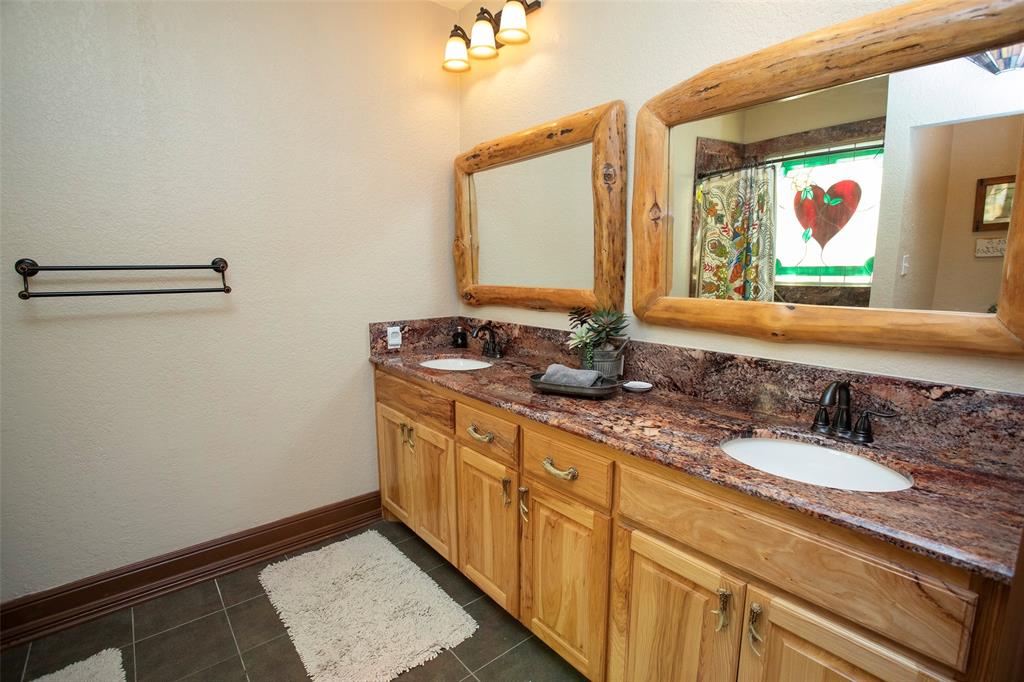 880 Cliffs Drive 2 Property Photo 13