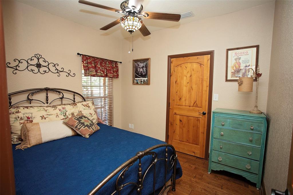 880 Cliffs Drive 2 Property Photo 14