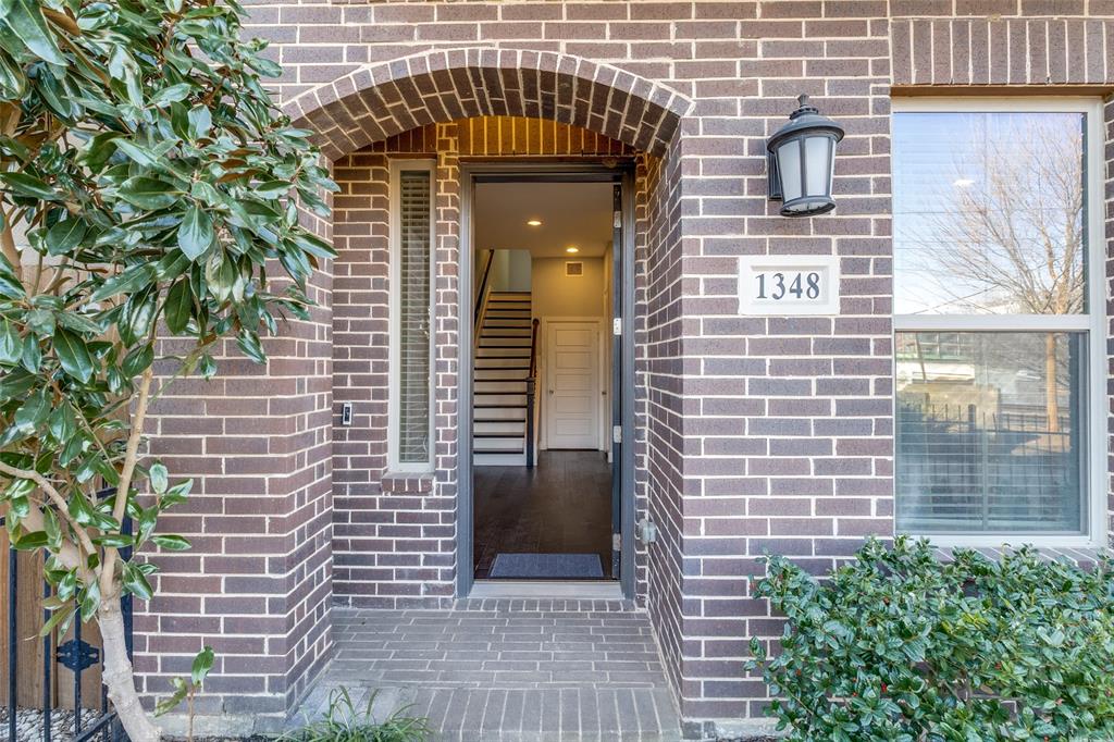 1348 Arch Place Property Photo 3