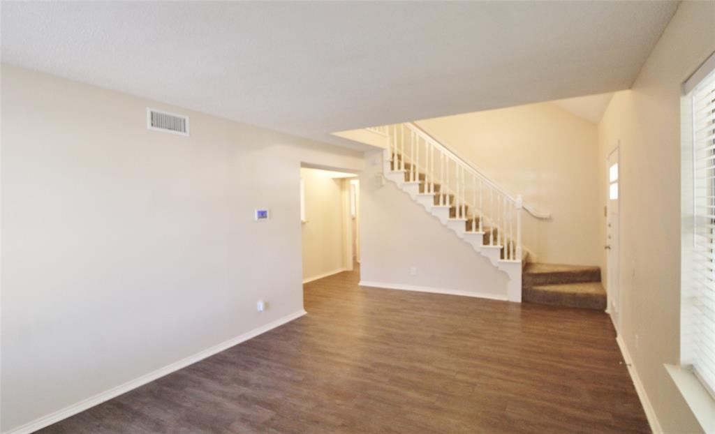 900 Valley Ridge Drive Property Photo 3