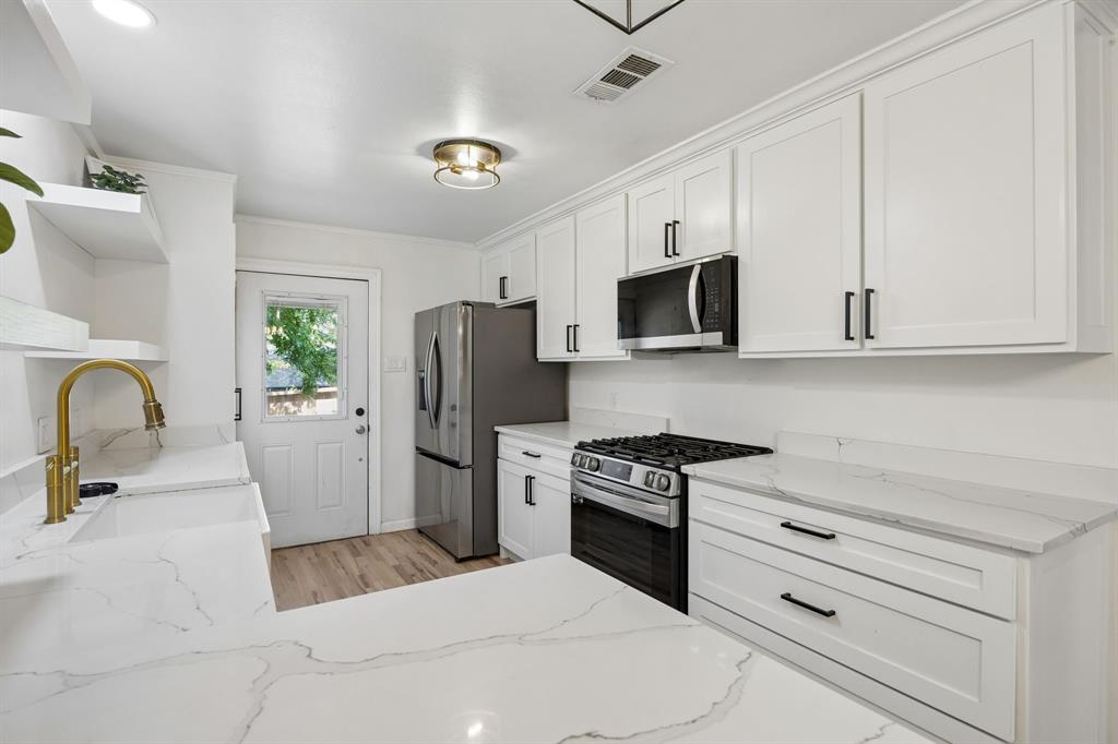 3102 W Jefferson Boulevard Property Photo 9