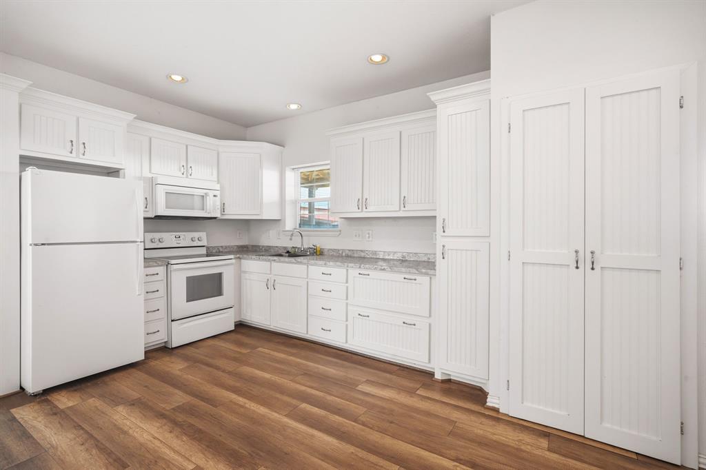 601 Zmolek Road Property Photo 26