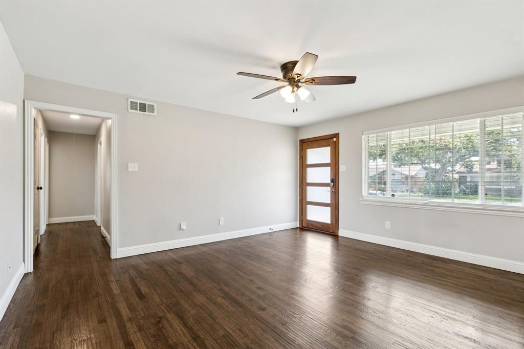 519 Royal Crest Drive Property Photo 6