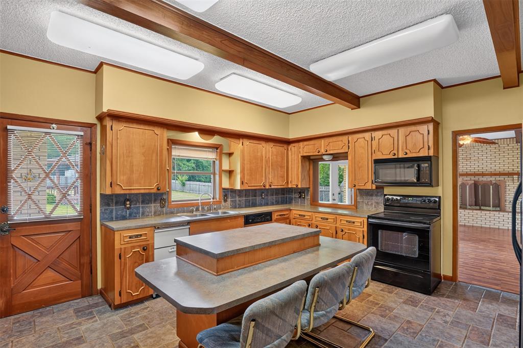 724 Pine Forest Drive Property Photo 6