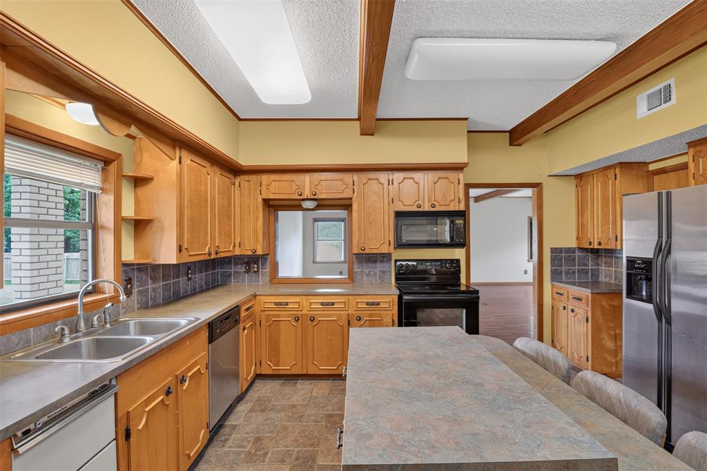 724 Pine Forest Drive Property Photo 7