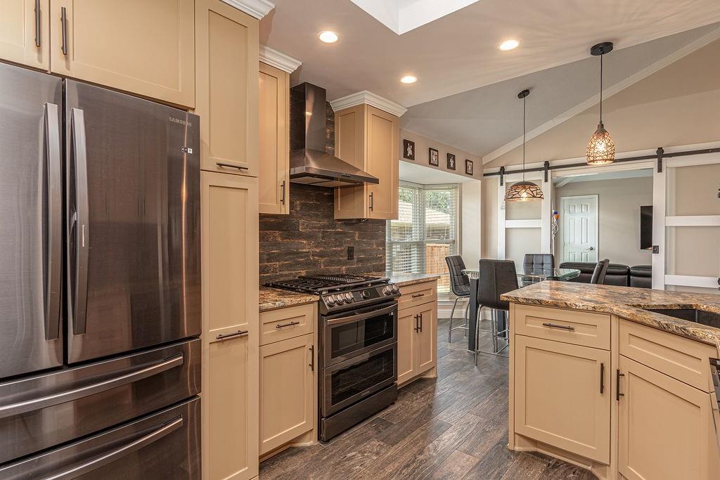 4005 Hatherly Drive Property Photo 4