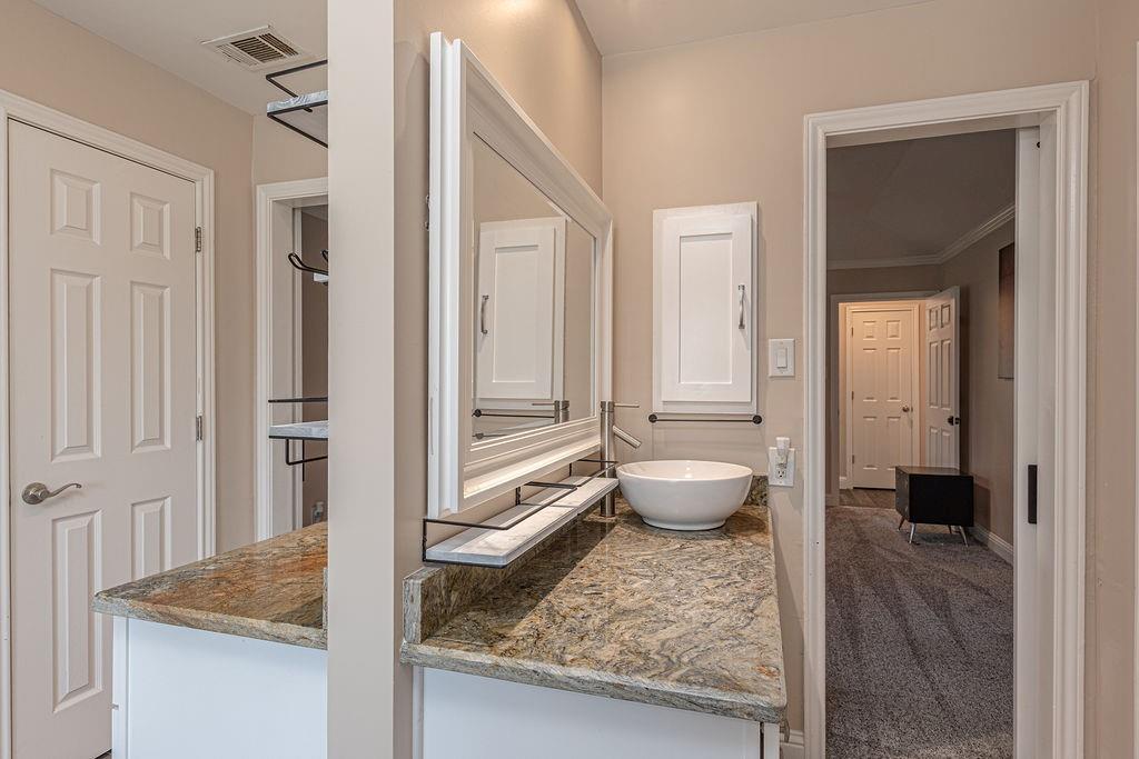 4005 Hatherly Drive Property Photo 10