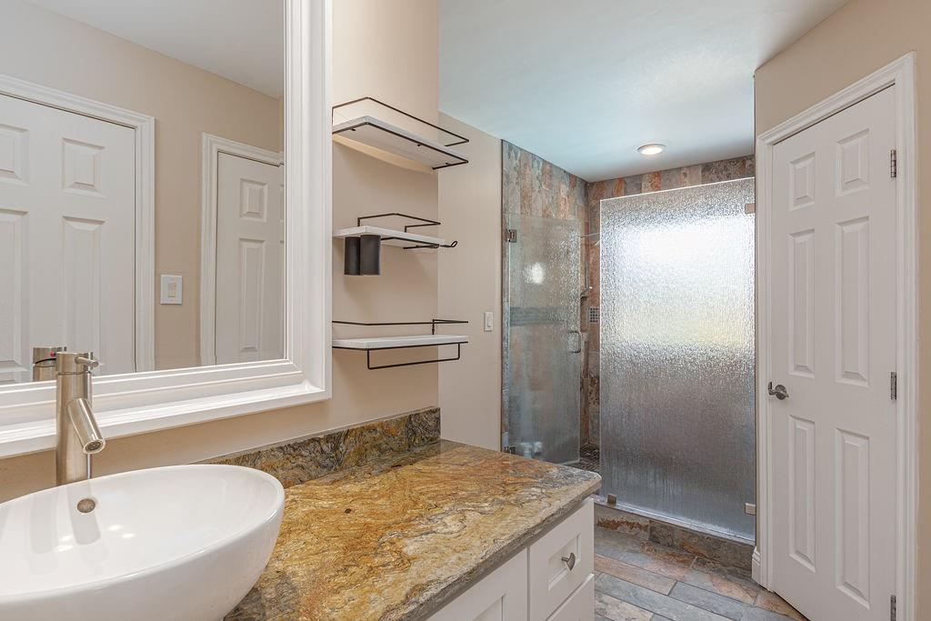 4005 Hatherly Drive Property Photo 11