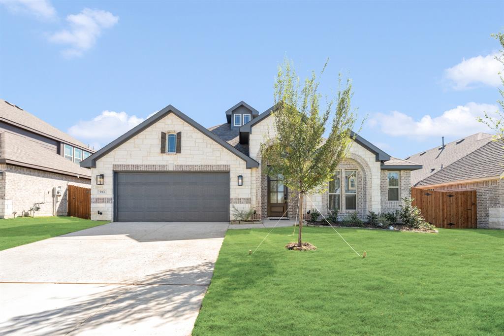 913 Hickory Chase Drive Property Photo 1
