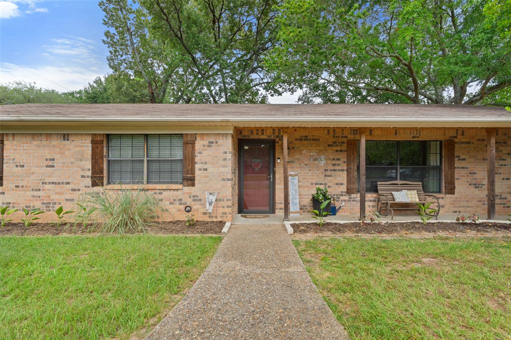 709 Glazner Street Property Photo 4
