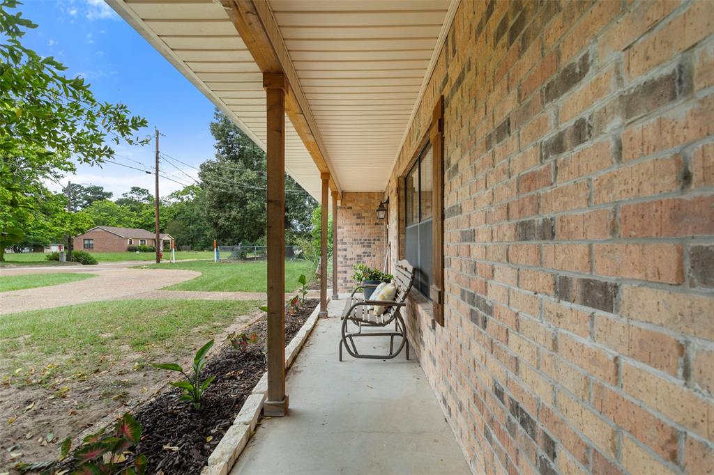 709 Glazner Street Property Photo 5