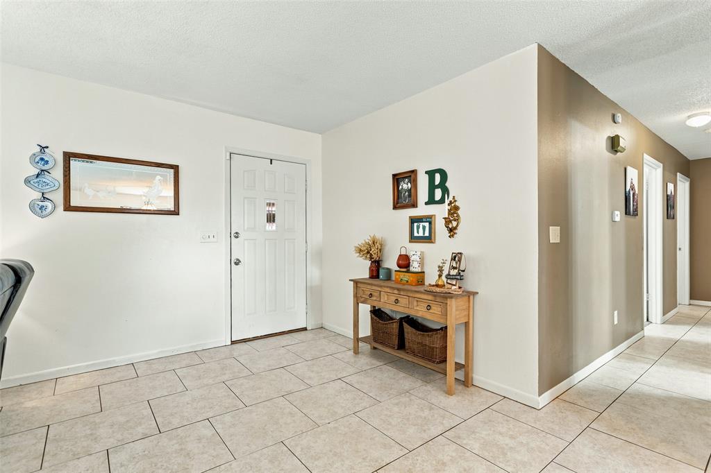 709 Glazner Street Property Photo 6