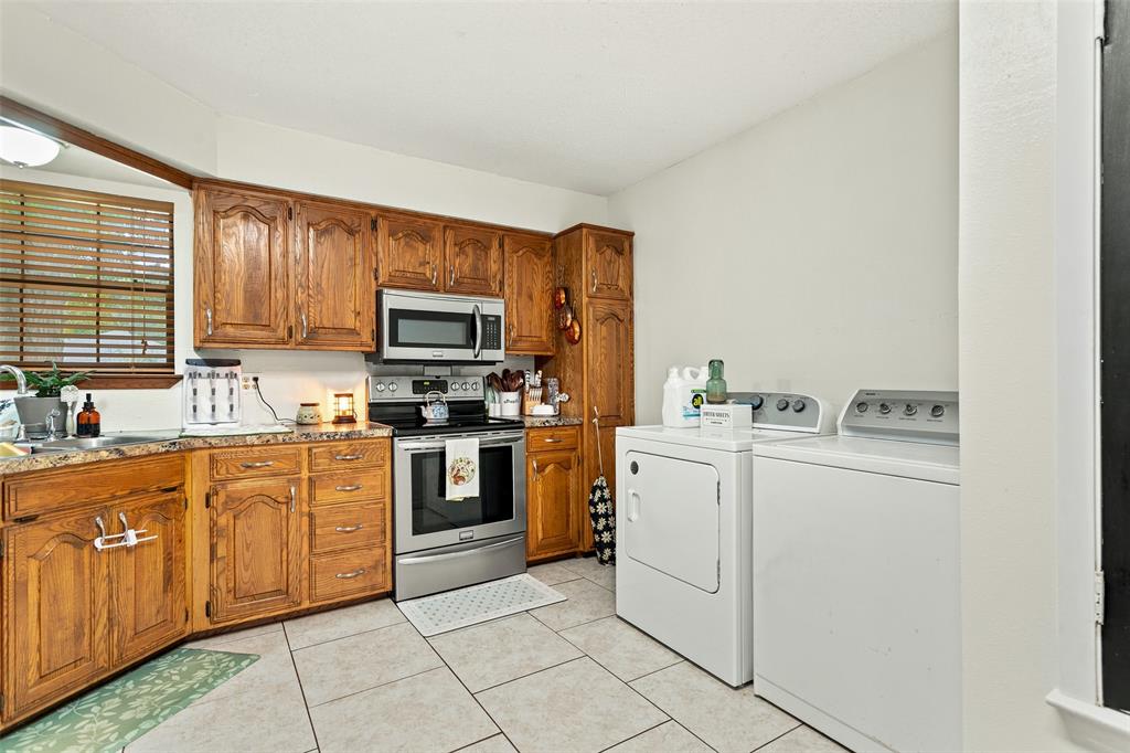 709 Glazner Street Property Photo 14