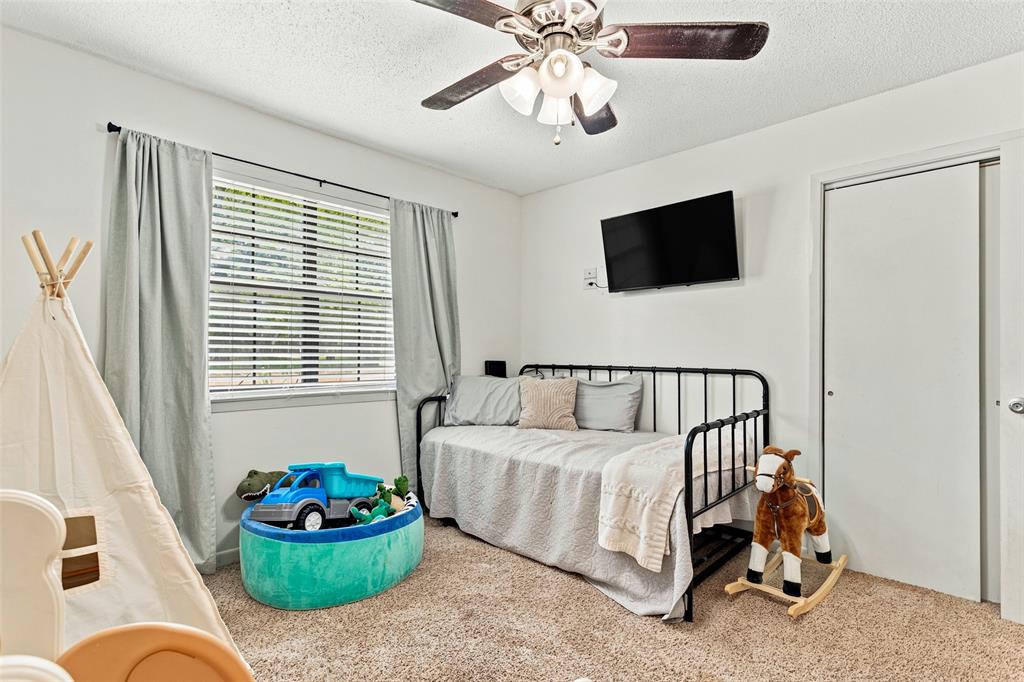 709 Glazner Street Property Photo 22