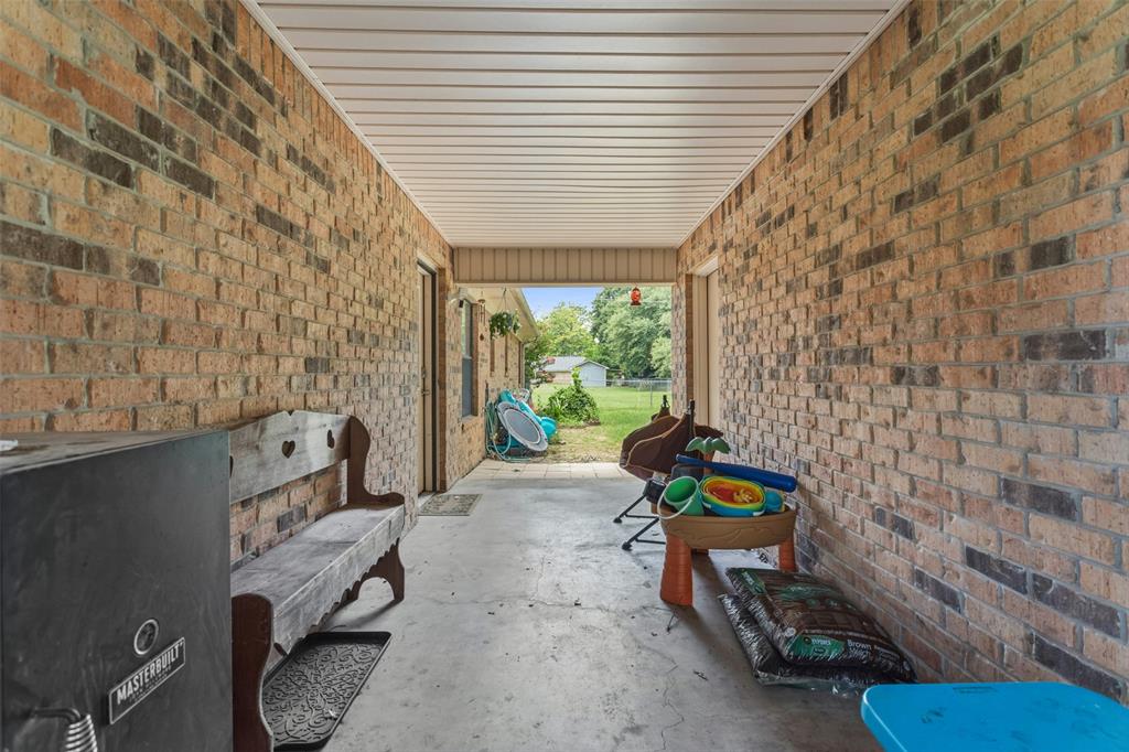 709 Glazner Street Property Photo 25
