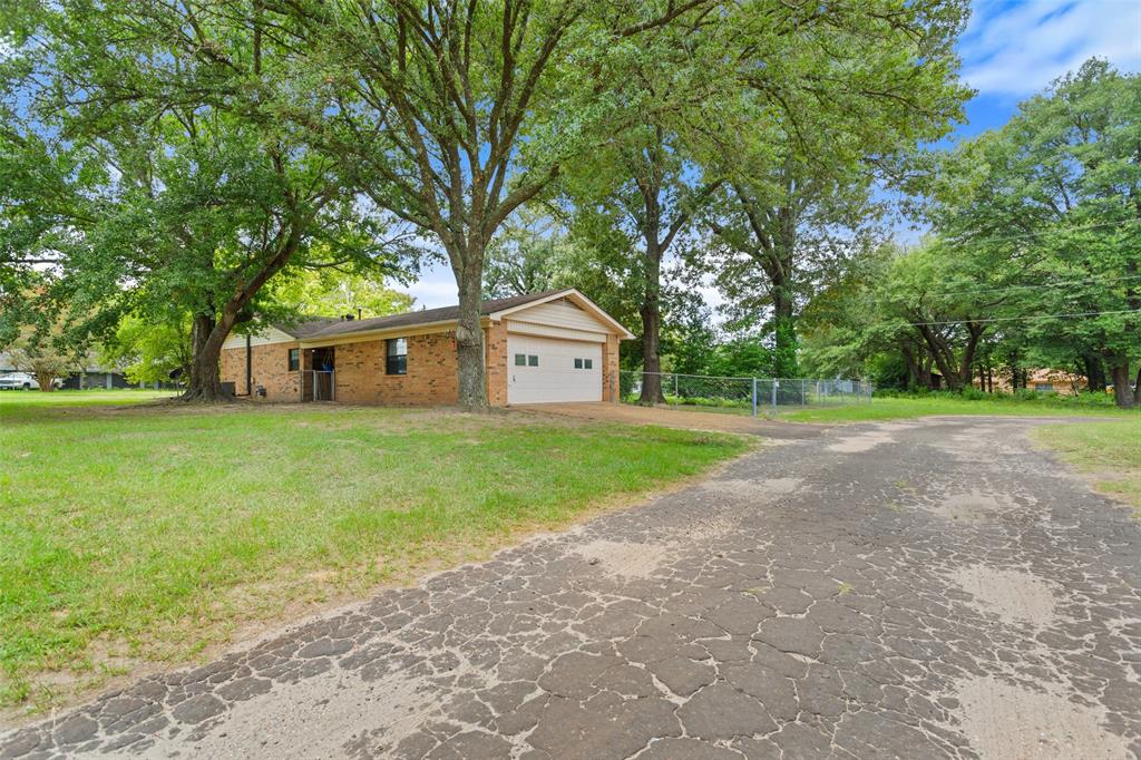 709 Glazner Street Property Photo 32