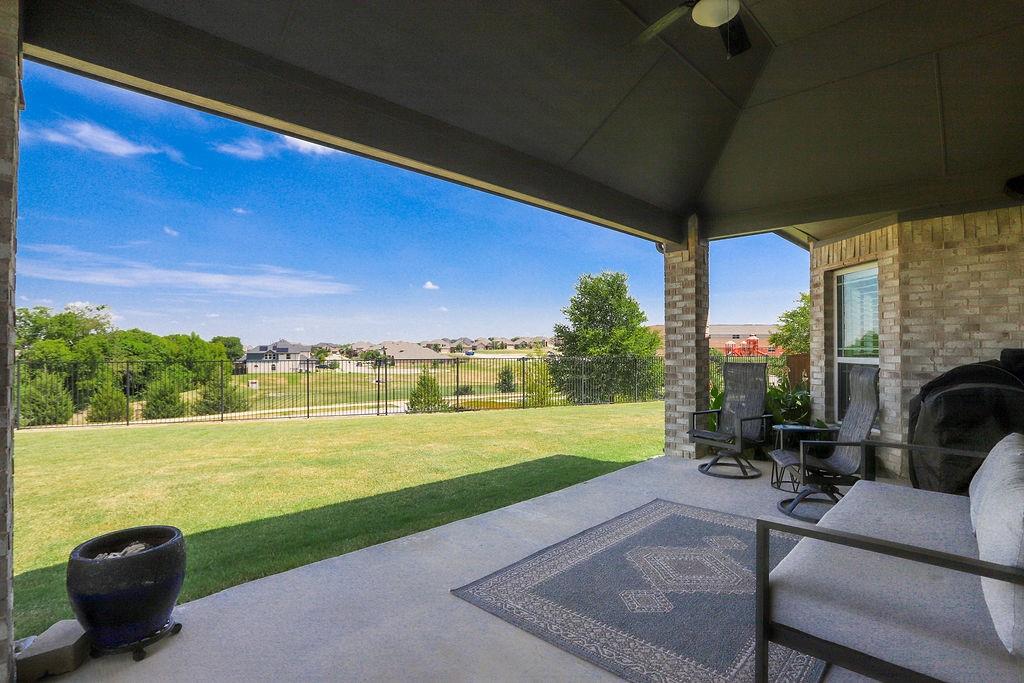 700 Lawndale Street Property Photo 6