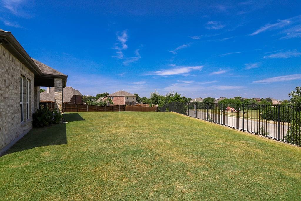 700 Lawndale Street Property Photo 7