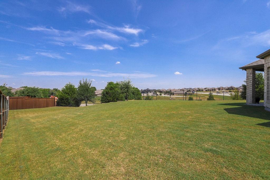 700 Lawndale Street Property Photo 8