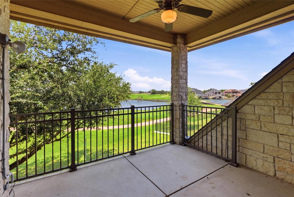 2703 Waters Edge Drive Property Photo 7