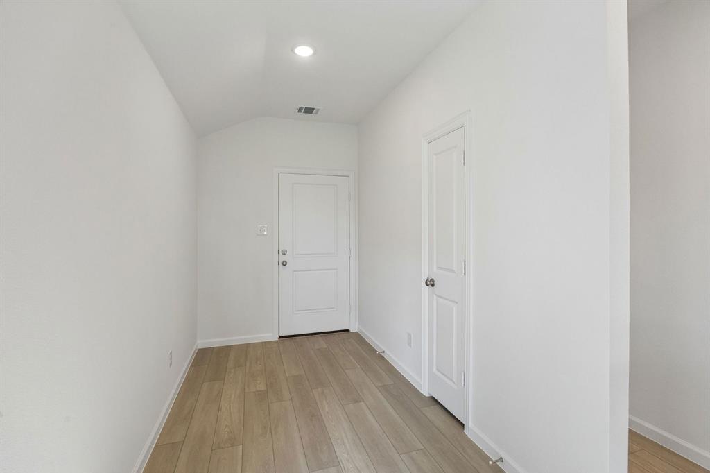 839 Hillcrest Boulevard Property Photo 4