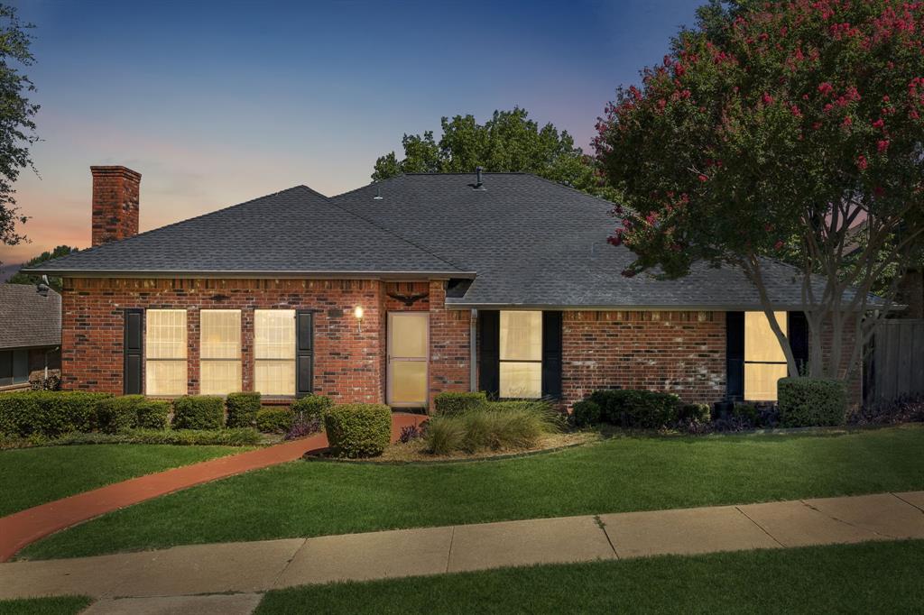 2909 Cambridgeshire Drive Property Photo 1
