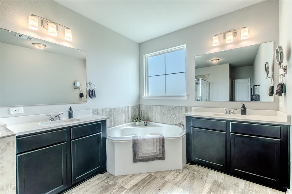 7514 Broadmoor Cove Property Photo 8