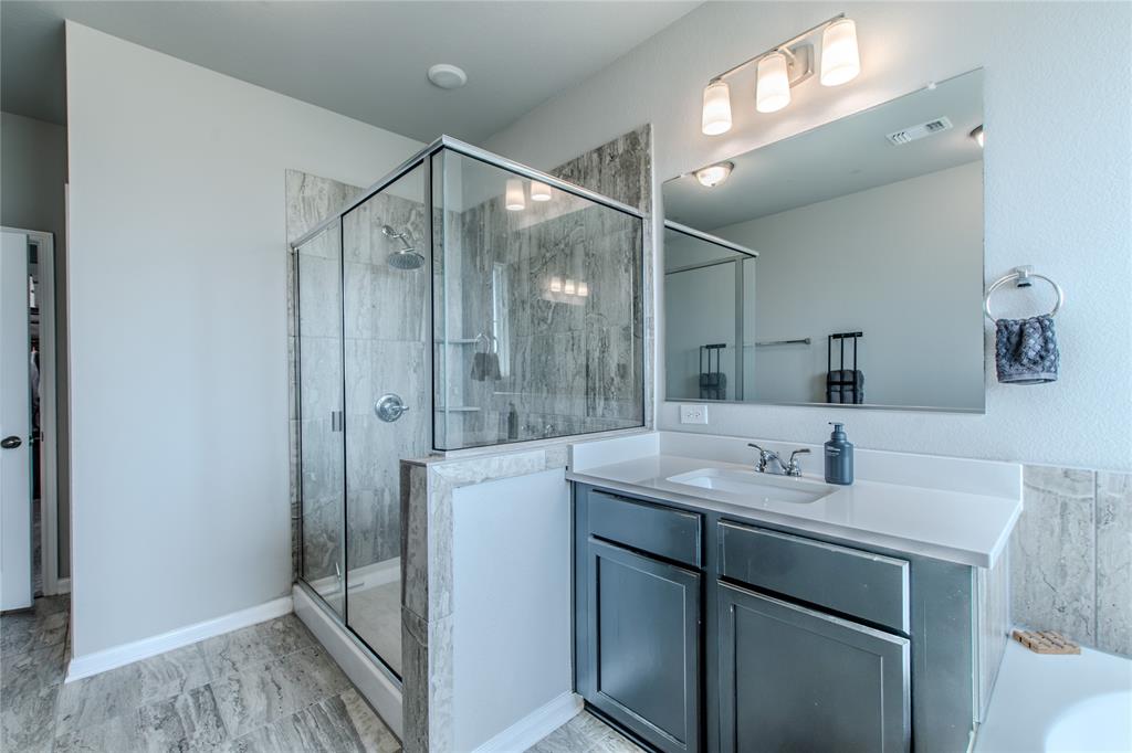 7514 Broadmoor Cove Property Photo 17