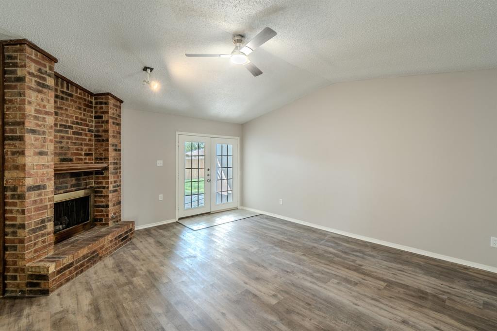 1514 Hindsdale Drive Property Photo 2
