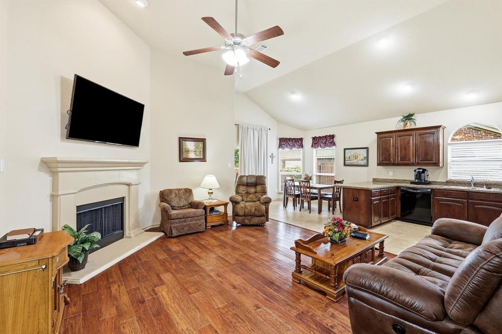 4524 Lacewood Drive Property Photo 8