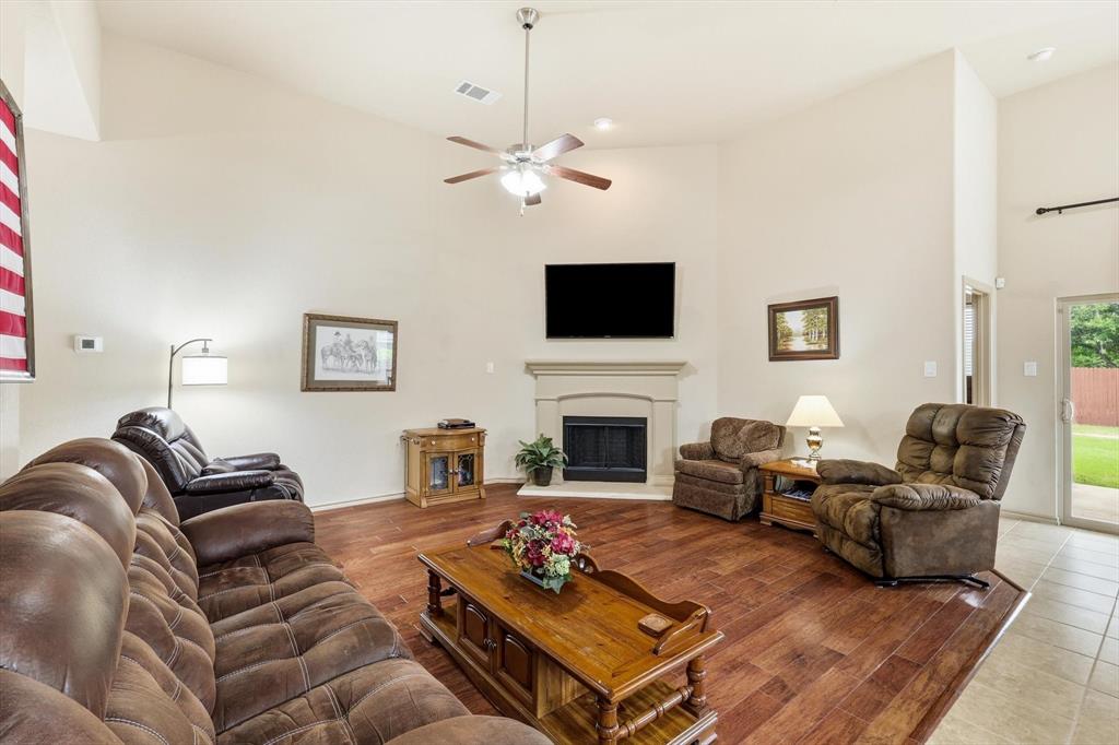 4524 Lacewood Drive Property Photo 9