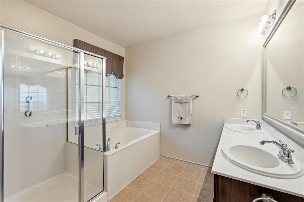 4524 Lacewood Drive Property Photo 14