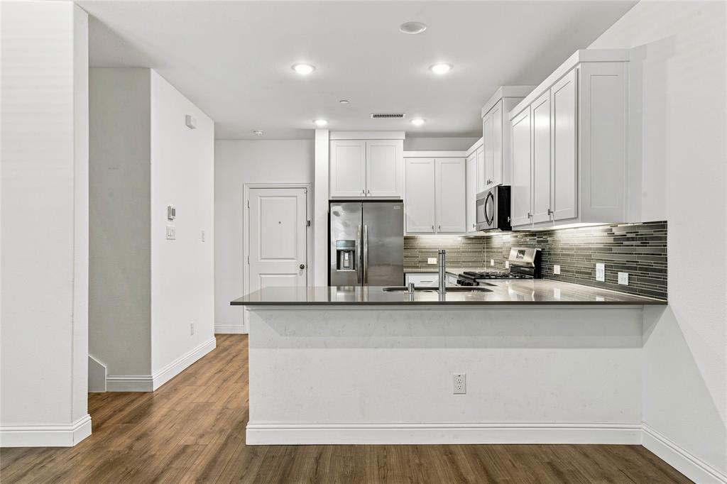 537 Parkside Drive Property Photo 10