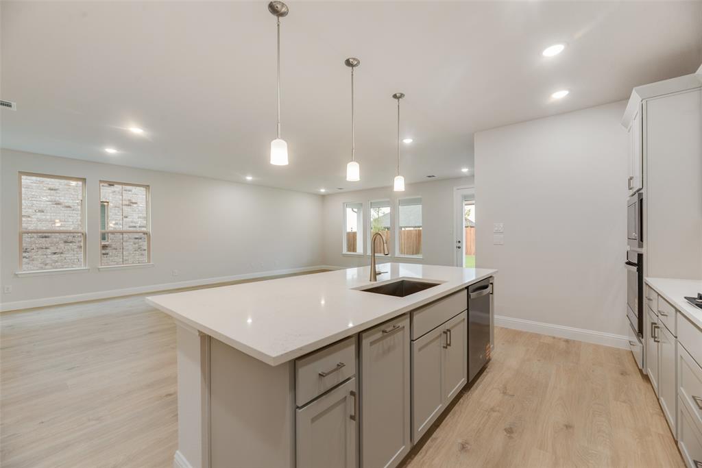 4112 Picton Avenue Property Photo 9