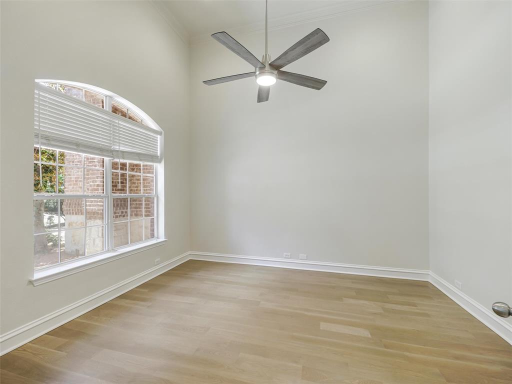 7798 Meadow Hill Drive Property Photo 4