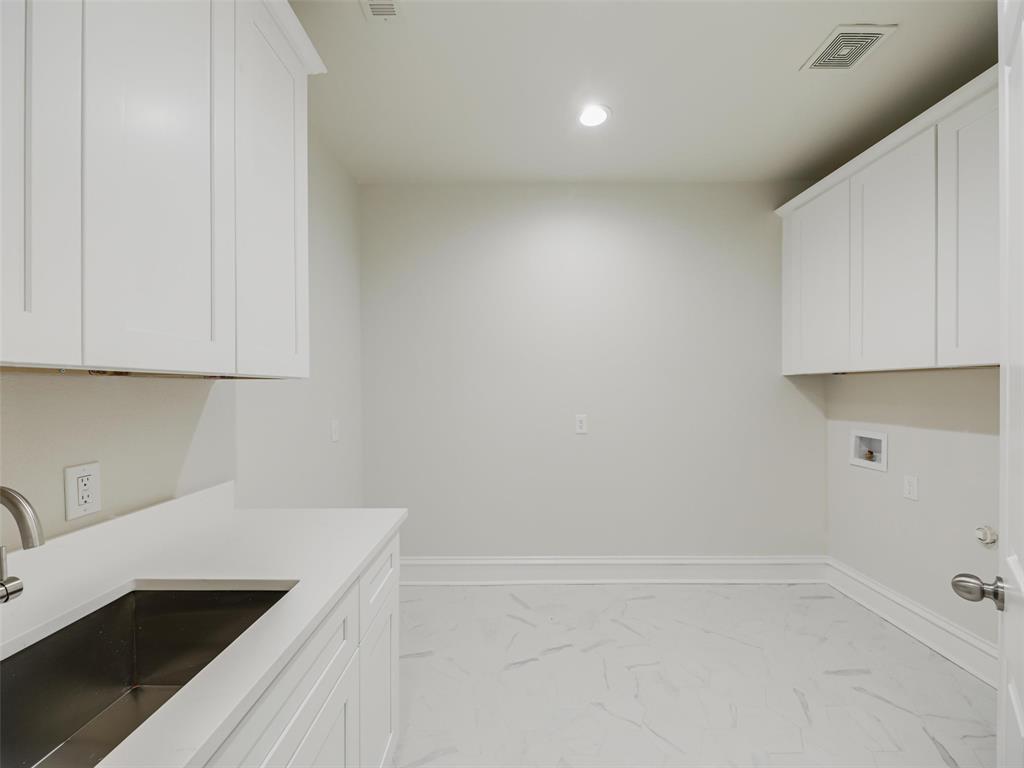 7798 Meadow Hill Drive Property Photo 17