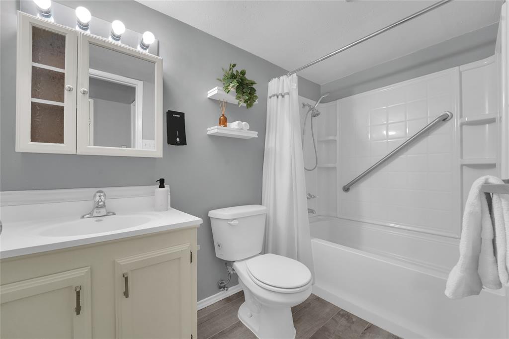 225 Rockcrest Drive Property Photo 16