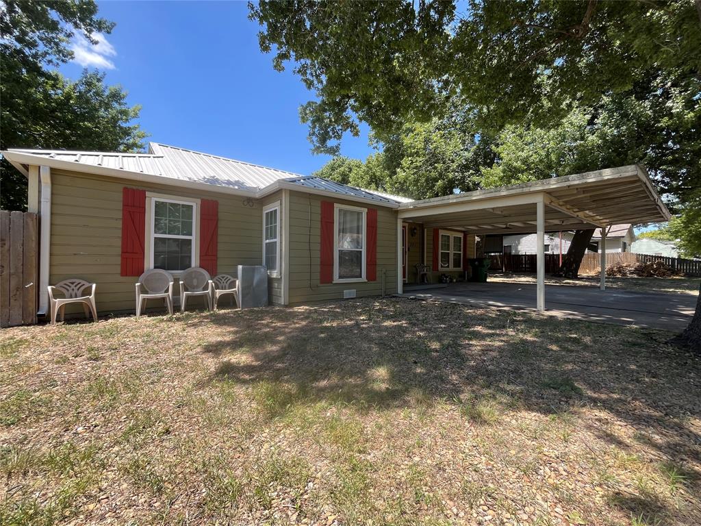 301 Briggs Street Property Photo 2