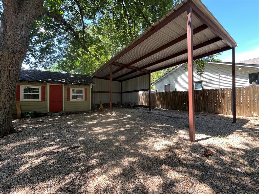 301 Briggs Street Property Photo 5