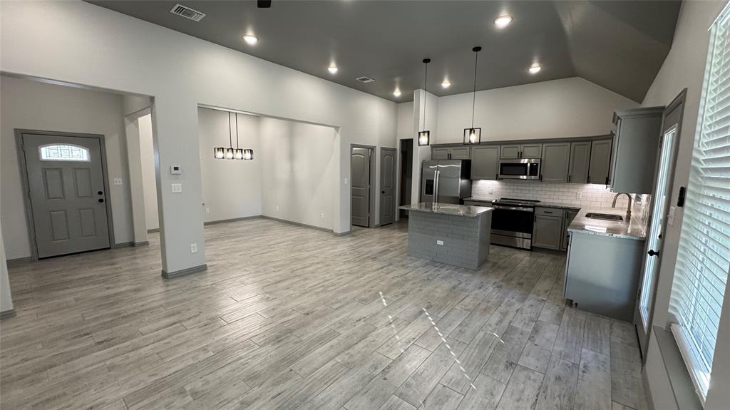 207 S 4th Property Photo 3