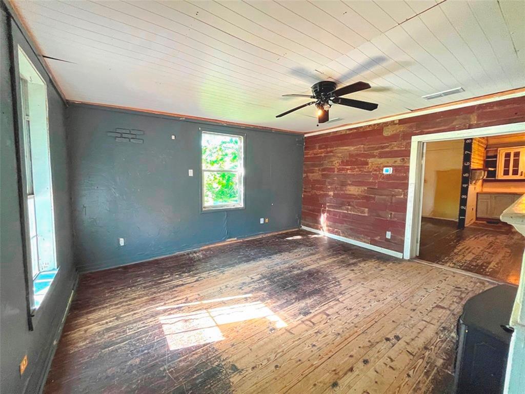 301 S Main Street Property Photo 13