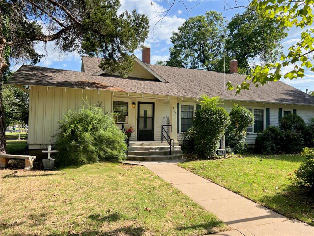 715 E Ikard Street Property Photo 1