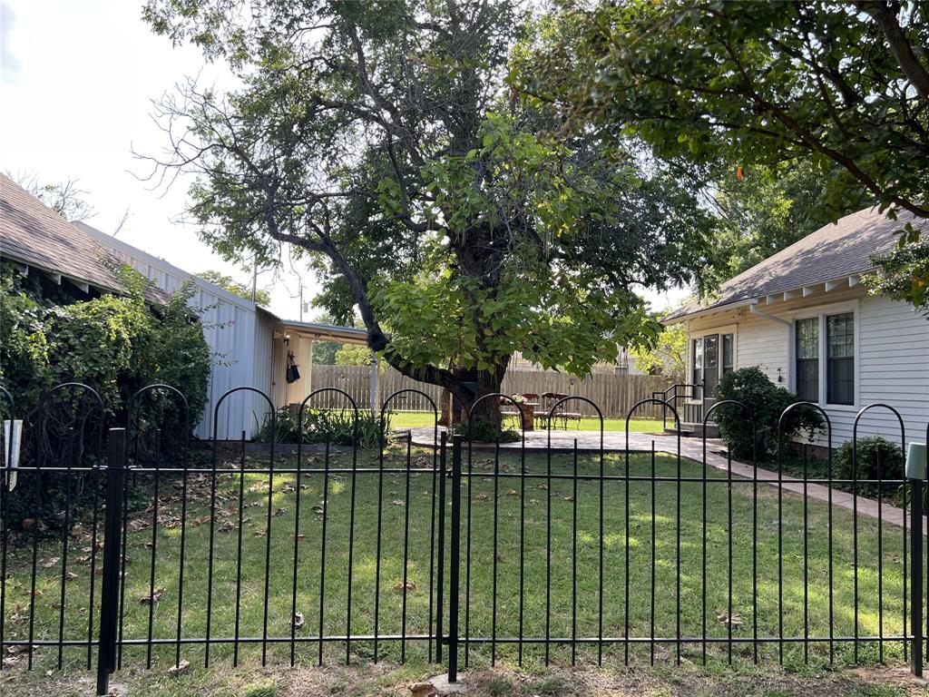 715 E Ikard Street Property Photo 6